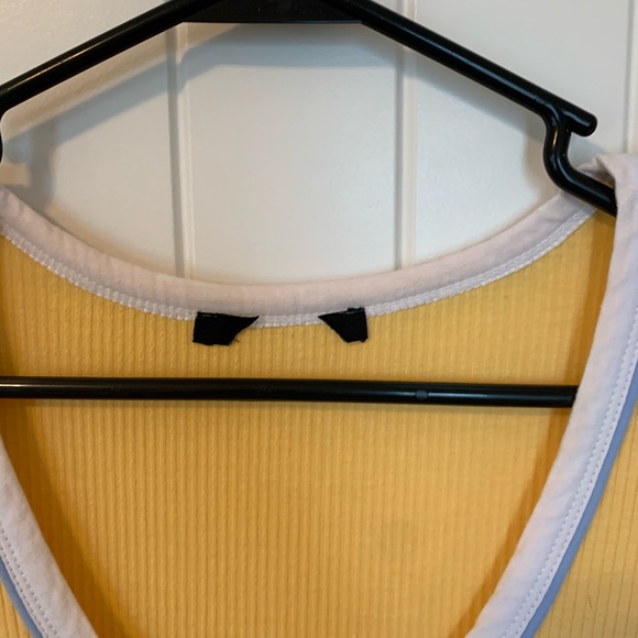 Yellow crop - Picture 2 of 3